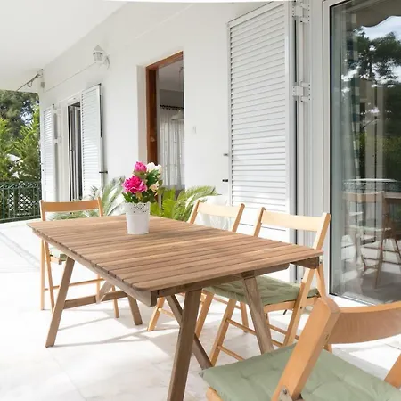 Glyfada Central Apartment